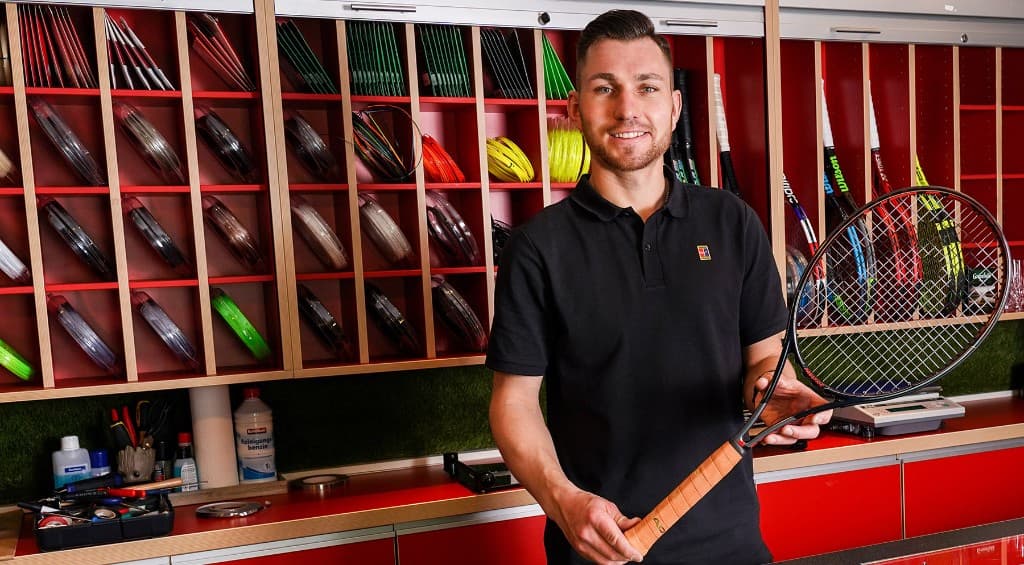 Core Custom contact implementation